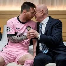 Aguila_1916_'s tweet photo. @SoyFan10 Espero que hagan lo mismo con Cristiano mañana o solo se bajan los calzones con el hijo de la FIFA el pnche enano de hambrientina https://t.co/5rK1bVyaat