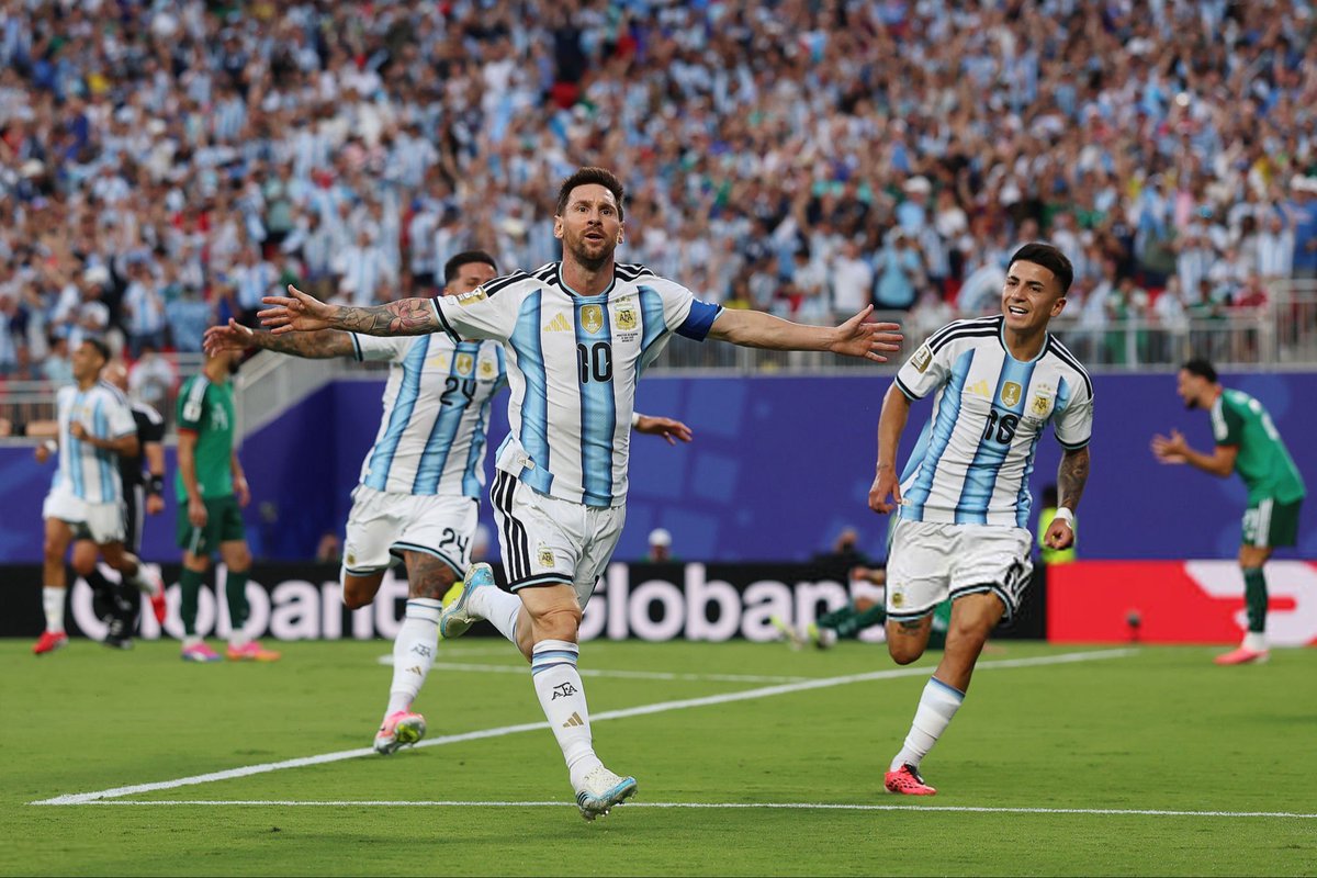oteroagustinn's tweet photo. ¿qué tal si ganás un campeonato del mundo más?
ESTÁS PARA ESO, VIEJO. https://t.co/EoILKRMhPp