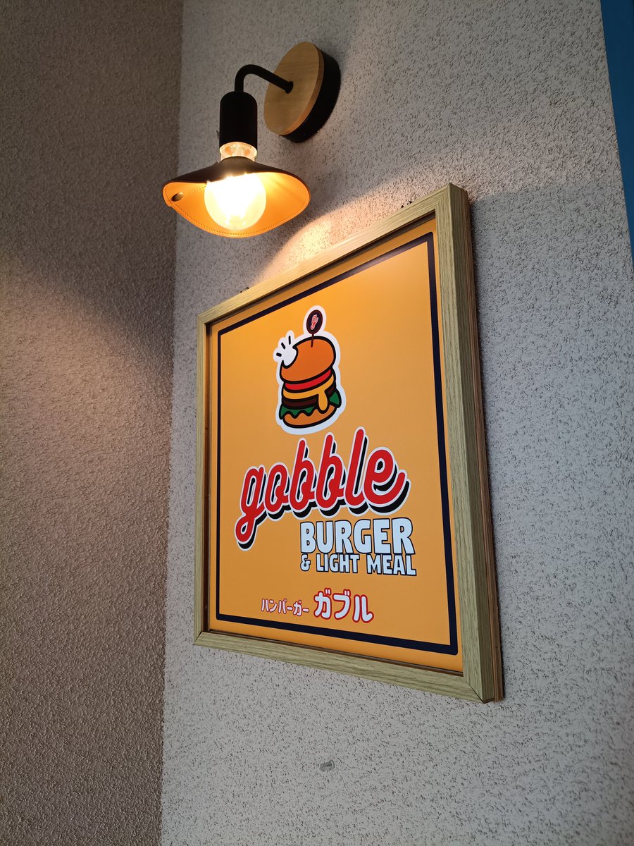 burger_gobble's tweet photo. 先日は関西でもソコソコの地震がありましたが、あの携帯のポーポーポーっていう速報の音、ピロンピロンの方よりなんだか苦手です😟速報の音で血圧上がりそう。皆様余震(で言わないの？)にお気をつけを。本日は都合により17時まで🍔
#ガブル #ハンバーガー #東大阪市 #fiat500 #ライダーズカフェ https://t.co/kOQKdKgpGS