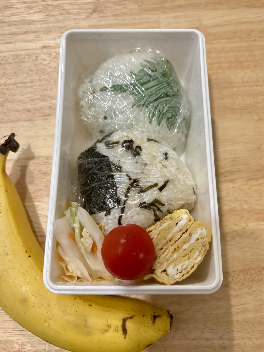 cocokarach's tweet photo. 今日のランチ🍱
爆速おにぎり弁当🍙

シソ＆昆布。
シソで気の巡りを整え、昆布で余分な熱をクールダウン🌿
＃今日のランチ　＃お弁当　＃中医学 https://t.co/G9qOCeOtwZ