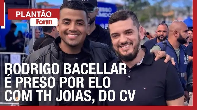 AndressaFL's tweet photo. @EricaHaack2 @depheliolopes @Rodrigo18637365 @BolsonaroSP Por que o rachadinha está derretendo? Foi nos EUA pedir a Trump o PCC e CV na lista de terrorismo. O que não muda nada, apenas abre espaço para lançar ataques com drones e sanções, as mesmas pedidas pelo bananinha. Quem fornecia armas dos EUA para o CV? Os amigos dos Bolsonaros. https://t.co/SeCZPZxDCg