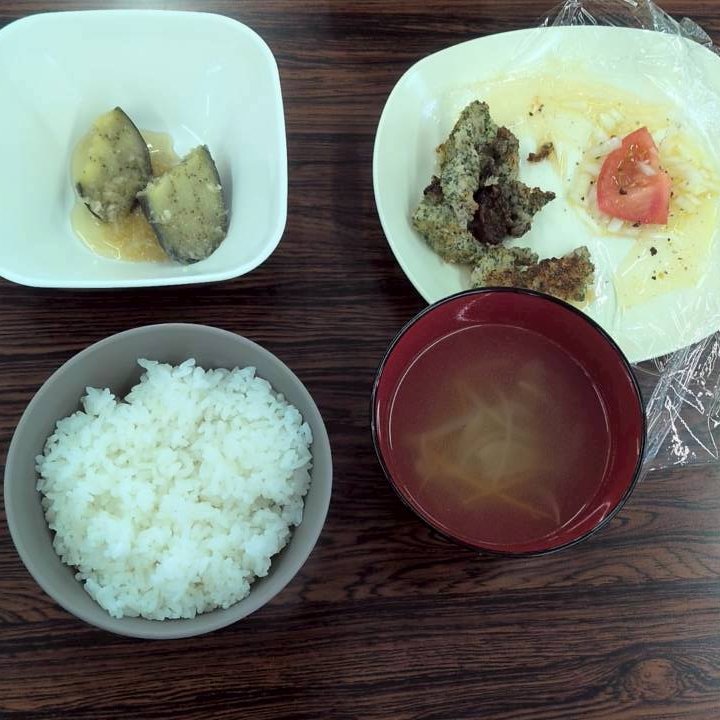 HLPco_Fun's tweet photo. 今日の昼食は✨

🥩ポークソテー
🍅トマトのマリネ
🍆茄子のおろしあえ
🥣コンソメスープ https://t.co/FvYv49Zitk