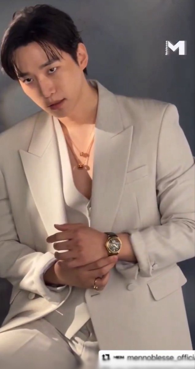4junho2501's tweet photo. อีจุนโฮกับปกสายเครื่องประดับมันเริ่ดๆเลยแหละ https://t.co/FuUUgroxWT