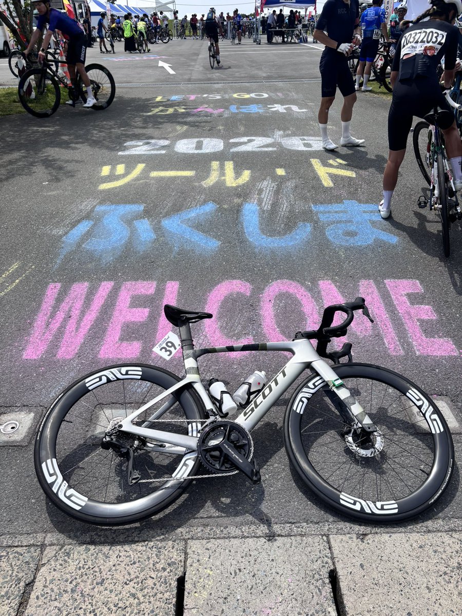 kazuma_Cycling's tweet photo. 地獄を乗り越えた先には、笑顔がありました。

ツール・ド・福島41位

ゴール500m手前の集団落車でストップしたけど、UCIグランフォンド世界選手権の切符を掴みました！

先週から風邪を引いてしまい調子が悪い中、登りで千切れても何とか食らいついてました。

去年とは別人並みに強くなってる！ https://t.co/ZH3yN7ewbz