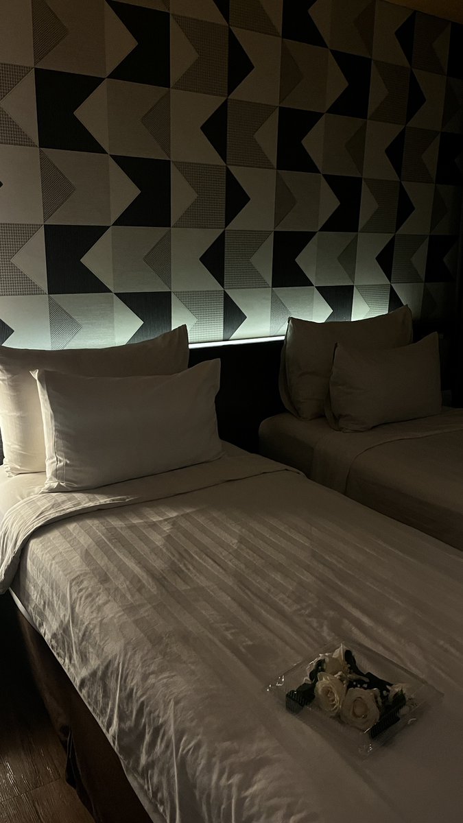 justacklll's tweet photo. Kalo ke #surabaya selalu ngineo sni klo gk ke rumah
maknannya enak2 smpe bngung mau milih apa😁🤣 #staycation #travel #weekday https://t.co/9RF0L7tO2E