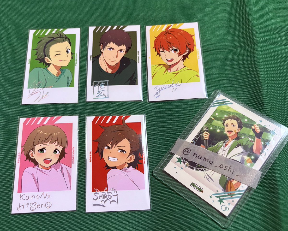 numa_oshi_'s tweet photo. [交換] アイドルマスターSideM FiFS展 イラスト展 EXTRAフォト風カード フォトカ 箔 表情 缶バッジ 特典

【譲】 トレカ
N:北斗4,翔太,英雄,誠司2,キリオ2,九郎2,翔真3,享介2,悠介,かのん3,志狼,直央,想楽2,クリス3

箔:翔太,誠司,悠介,かのん,志狼

【求】 龍

※箔↔箔

続きます。 https://t.co/HfFcLfbf2I