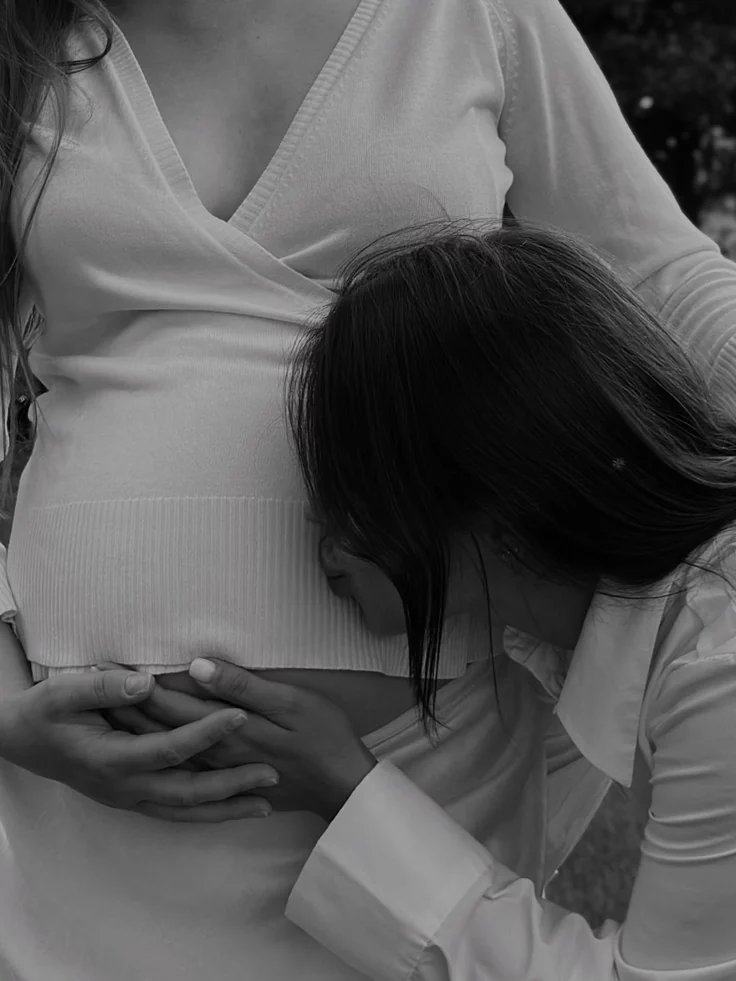 grimhildarling's tweet photo. Conquistando a mamãe • au loquinha 

Prestes a realizar o sonho de ser mãe, Eduarda Fragoso descobre que os seus óvulos foram implantados em uma completa desconhecida por engano.

Enquanto isso, Lorena Ferrette tem sua vida bagunçada da noite pro dia ao descobrir que seu exame + https://t.co/kdzuTbIrW5