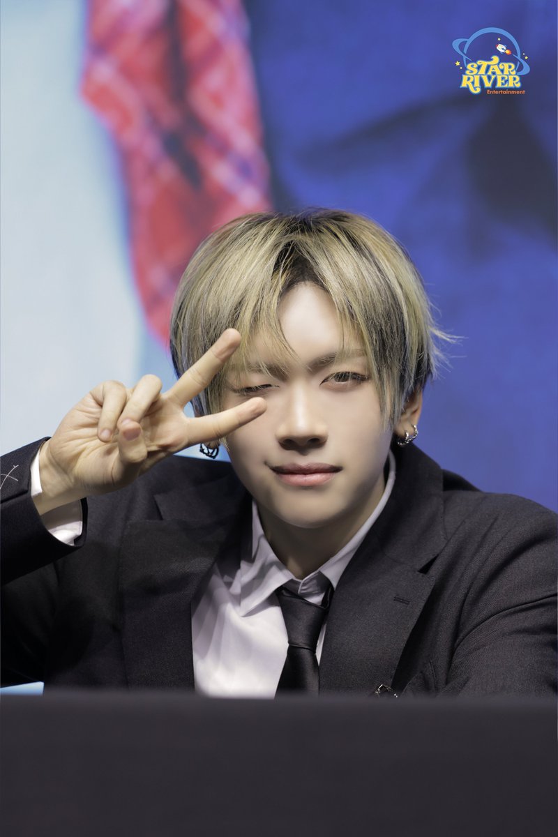 StarRiver_China's tweet photo. MODYSSEY - 1ST SINGLE ALBUM <https://t.co/xjNSXyv1ch Hooked: An Addictive Symphony>발매 기념 상하이 사인회 현장 사진 📸

사진에 담긴 그날의 공기 ✨
스쳐간 순간들까지
지금은 천천히 다시 꺼내보는 중

@MODYSSEYWORLD
#MODYSSEY #모디세이
#GotHooked #AddictiveSymphony https://t.co/AXE6OK6T3a
