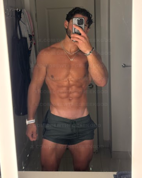 DrewTheGreekGod's tweet photo. Late night mirror check. Run it. https://t.co/CMIZfH23c8