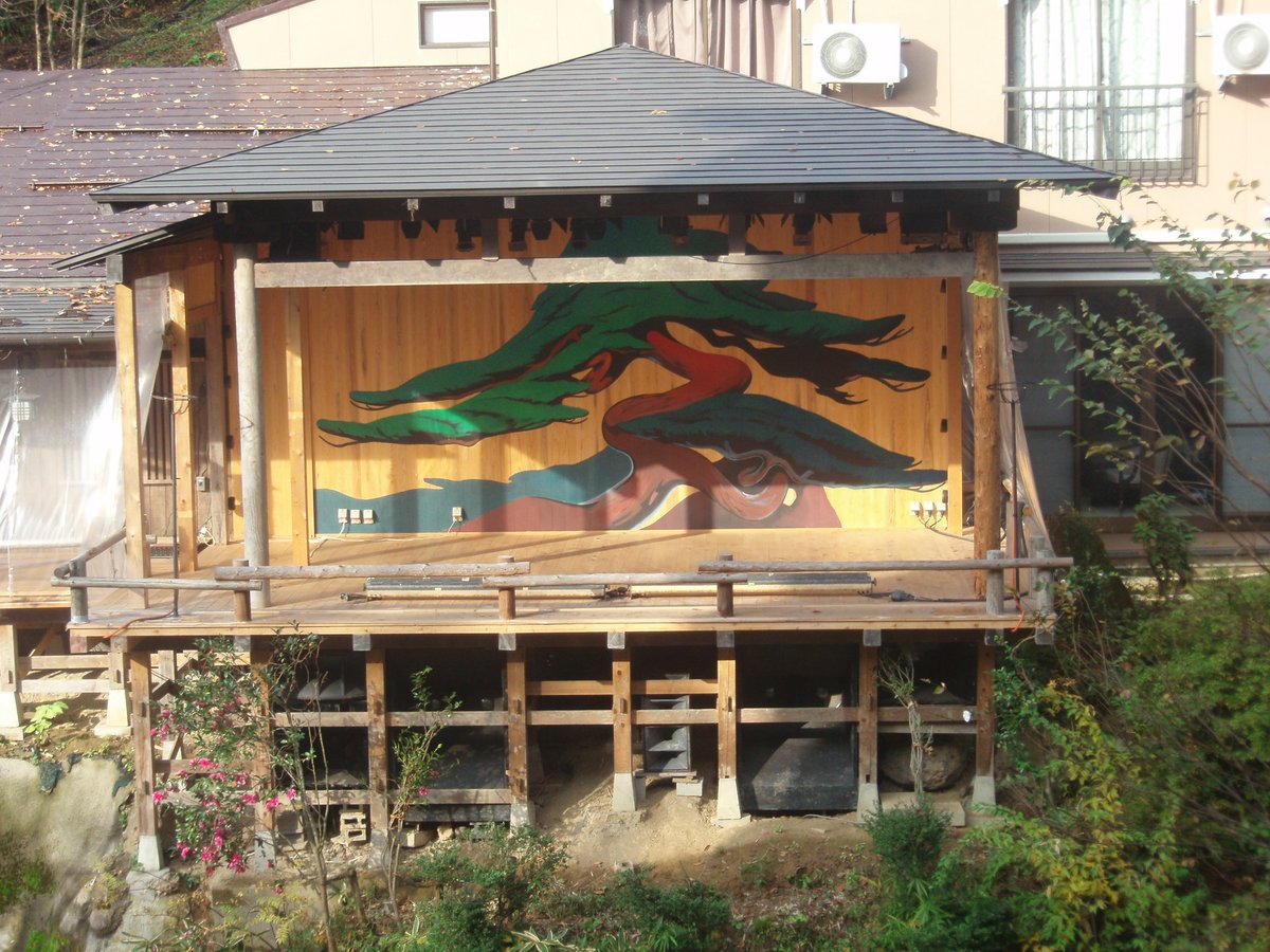 onsensommelier's tweet photo. 新潟県蓬平温泉「よもやま館」です。
蓬平温泉は温泉宿が３軒あります。
よもやま館は塩化物泉、炭酸水素塩泉ですが、あとの２軒は硫黄泉です。
https://t.co/sxRm06I6Gy
#ホテルマニアの温泉ソムリエ
#温泉ソムリエ https://t.co/6edwV9a0jM