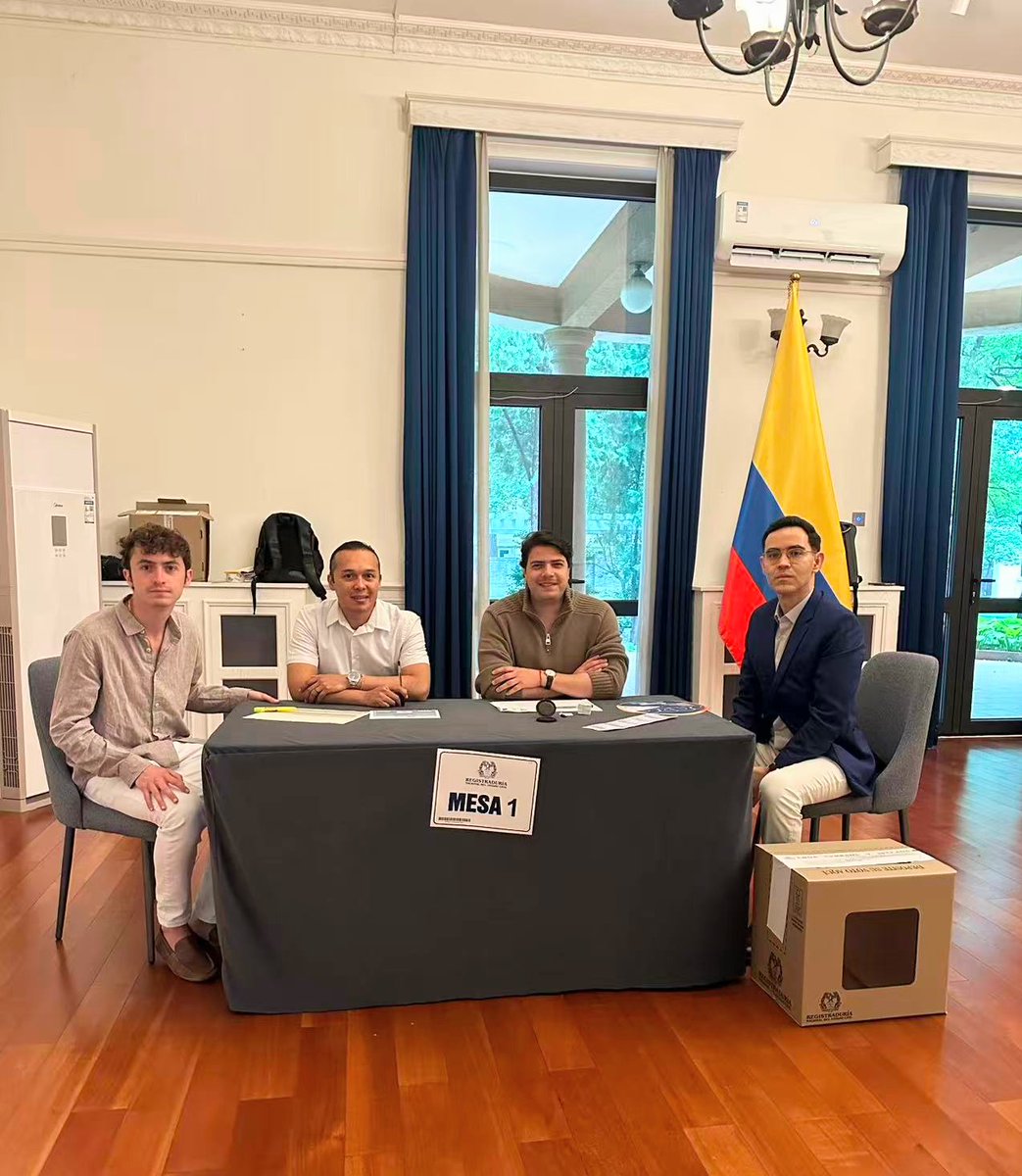 EmbColChina's tweet photo. 🇨🇴📦Abre puesto de votación para Segunda Vuelta en la ciudad de Beijing, en las instalaciones de la Embajada. Operará en jornada continua del lunes 15 al domingo 21 de junio, de 8:00am a 4:00pm para los colombianos registrados para votar en Beijing.
La dirección es Guanghua Lu 34 https://t.co/rszF3zgGtU