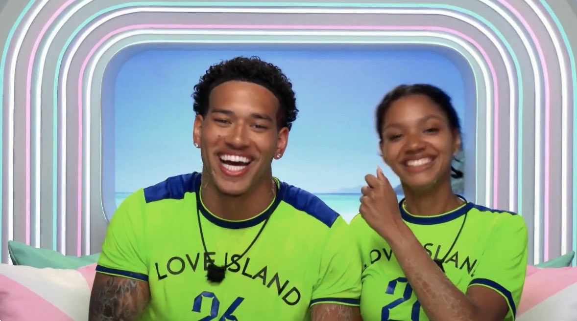 ellisliver's tweet photo. waitttt corbin and melanie found a bestie in each other im kinda moved #loveislandUSA https://t.co/UBZMLBXNIN