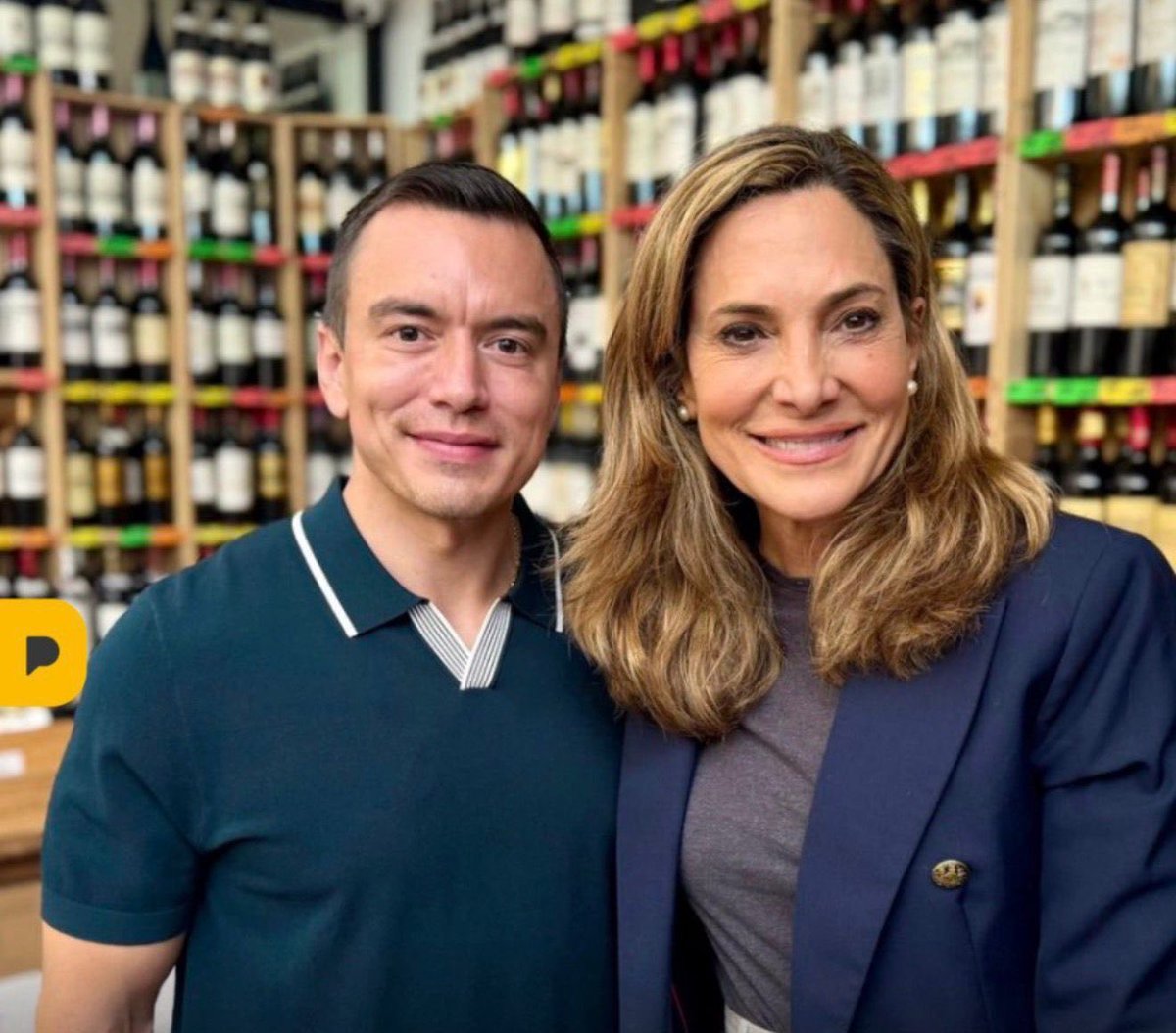VCRNoticias's tweet photo. Mismas relaciones, mismos círculos.
La única diferencia es que a uno lo recibió en su casa y a otro en una tienda de vinos… https://t.co/j0lNB4P1Ho