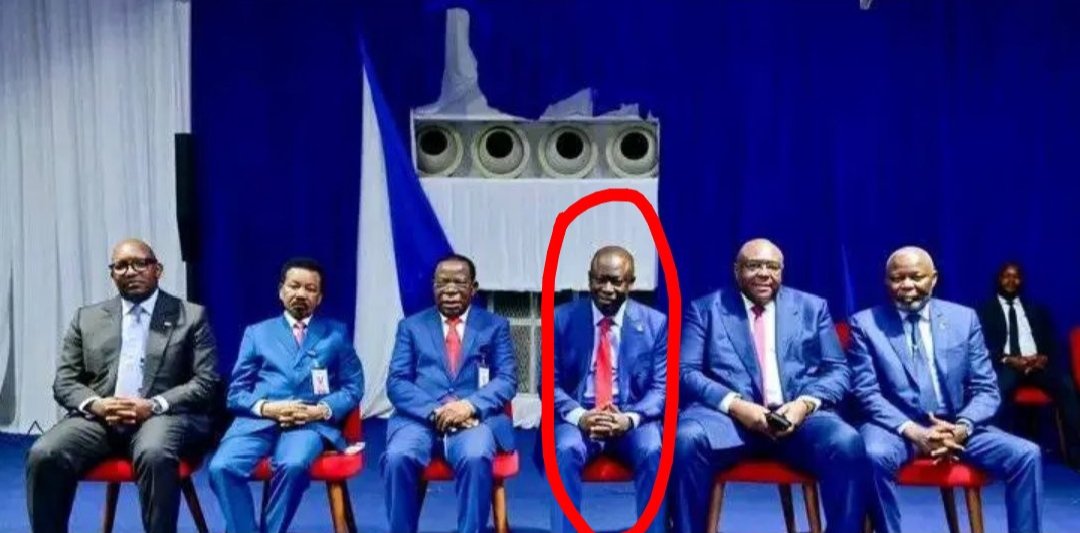 LimpokoT's tweet photo. Le projet de changement de constitution est porté par l’UDPS, pas encore par toute l’Union sacrée.  
Le professeur #Gaspard qu’on brandit aujourd’hui sera lâché demain. Qu’il fasse beaucoup  attention avec l'UDPS de se retirer de cette histoire
 #RDC #Constitution
@AleshOfficiel https://t.co/X7j88EheVl