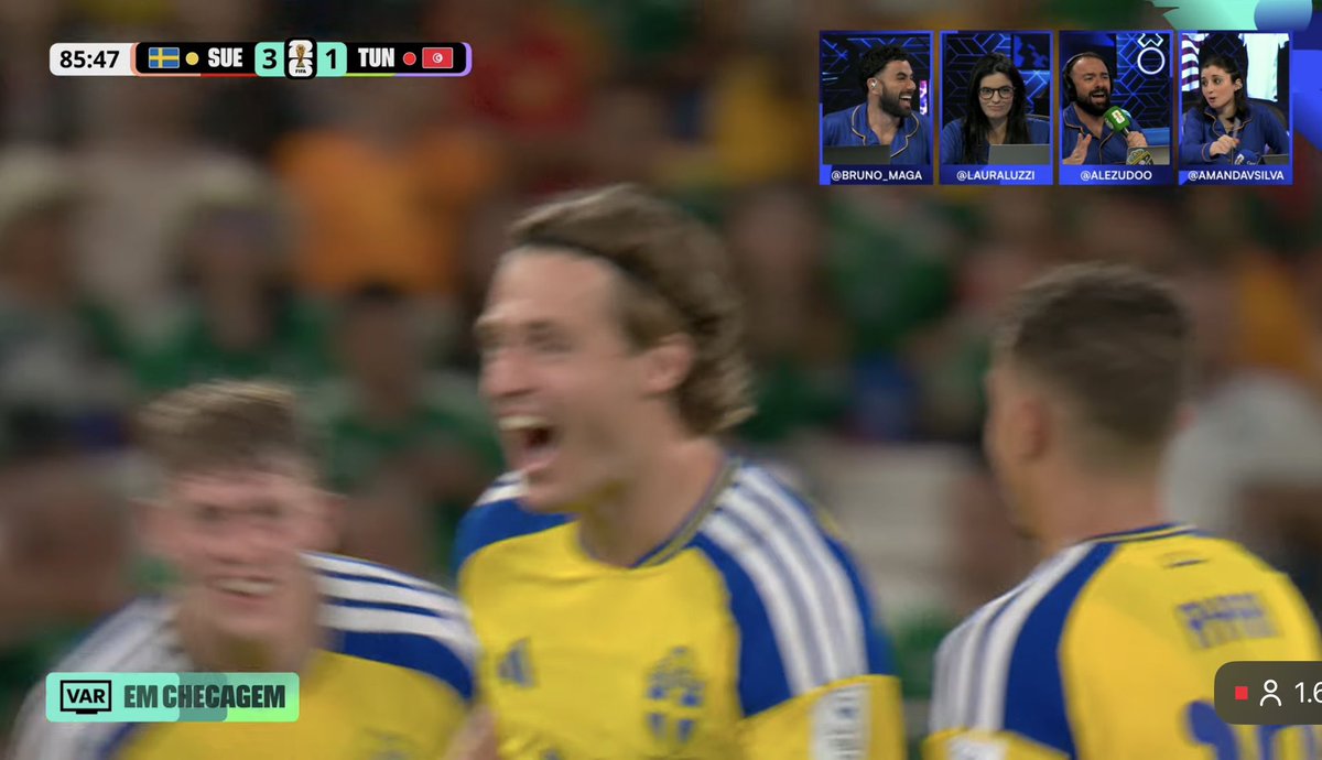 Pottydact2l's tweet photo. SWEDES MAKE IT 4. VAR DIDN’T COUNT AT FIRST DUE TO OFFSIDE, BUT NOW IT DOES.

#FIFAWC #SWETUN https://t.co/bGvb2XUMM5