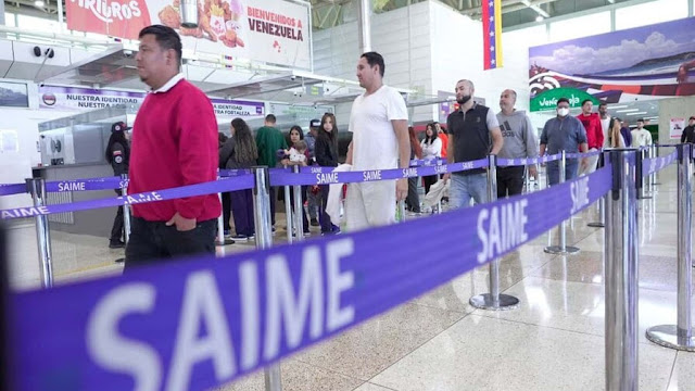 DiarioAzua's tweet photo. Llega a Venezuela nuevo vuelo de repatriación con 120 migrantes procedentes de Estados Unidos https://t.co/uxCw5jtHnn https://t.co/raYuDjvNMn
