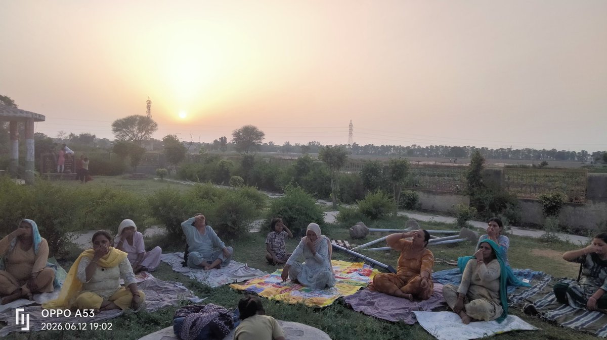 MandeepKaur8752's tweet photo. योग वह चाबी है, जो हमें हमारे भीतर की दुनिया से जोड़ती है।"#YogaInspiration #Cmdiyogshala
@YogaAmreshJha @KamleshMSU @abhitripathi73 #Yogaforall #Lifechanger #HealthyPunjab #Vision #HealthyIndia #pbGovt #sangrur @AAPbalbir @AAPPunjab @PbGovtIndia https://t.co/KzsOuZcWbH