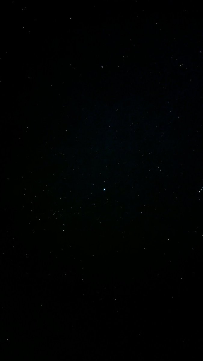 smitkatira's tweet photo. @MKBHD Clicked these a while ago on my Google Pixel 6. Same, 3 sec Handheld auto night mode, no manual tweaks, nothing. https://t.co/PW8uN7ADA2