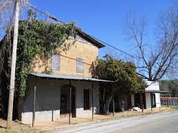 UnlockedAtlas's tweet photo. Today our City by City: The World Unlocked Series continues — City 209 ↓
🏙️ Kellyton, Alabama — A Small Coosa Valley Town Rooted in Railroad Days 🚂
Kellyton is a small town located in Coosa County in east-central Alabama, situated along the historic railroad corridor of the Coosa Valley region, approximately 15 miles southwest of Alexander City and roughly 50 miles northeast of Montgomery. The town developed in the late 19th century as a railroad stop and small agricultural trade center, growing modestly as the rail line brought commerce and connectivity to the rural farming communities scattered throughout Coosa County. Kellyton operates under a mayor-council form of government and remains one of the smaller incorporated towns in Coosa County, retaining the close, rural character that has long defined this sparsely populated stretch of east-central Alabama. Life here is quiet and grounded, shaped by small farms, longstanding family ties, and the unhurried pace typical of Coosa County's rural communities.
Today Kellyton is a modest, peaceful town of scattered homes and open farmland where the legacy of its railroad-era origins lingers quietly in the landscape.
🔥 Fun Fact: Coosa County, where Kellyton is located, remains one of the least populated counties in Alabama and has no incorporated city larger than a few thousand residents, making towns like Kellyton an authentic window into the kind of deeply rural, low-density community life that has become increasingly rare across the modern American South.
Population was recorded at approximately 218 in the 2020 U.S. Census, with current estimates ranging between 200 and 240. This town is a quiet stop for travelers seeking the genuine, unpolished rural character of east-central Alabama's Coosa Valley.
#Kellyton #CityByCity #AtlasUnlocked #ExploreAlabama #HiddenGemsUSA #SmallTownAmerica #CoosaCountyAL #TravelUSA #CityByCitySeries #DiscoverUSA #CoosaValley #AlabamaLife #WorldUnlocked #TravelFacts #EastCentralAlabama