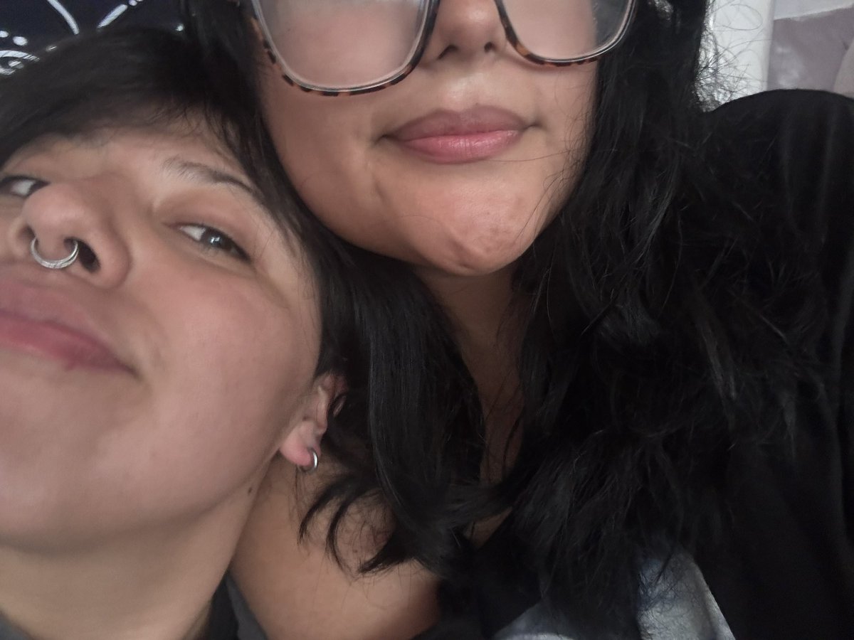 kjjk_my's tweet photo. Hola amor te amo @Aliioufck  💞💗💕💓 https://t.co/V352s1Qq0k