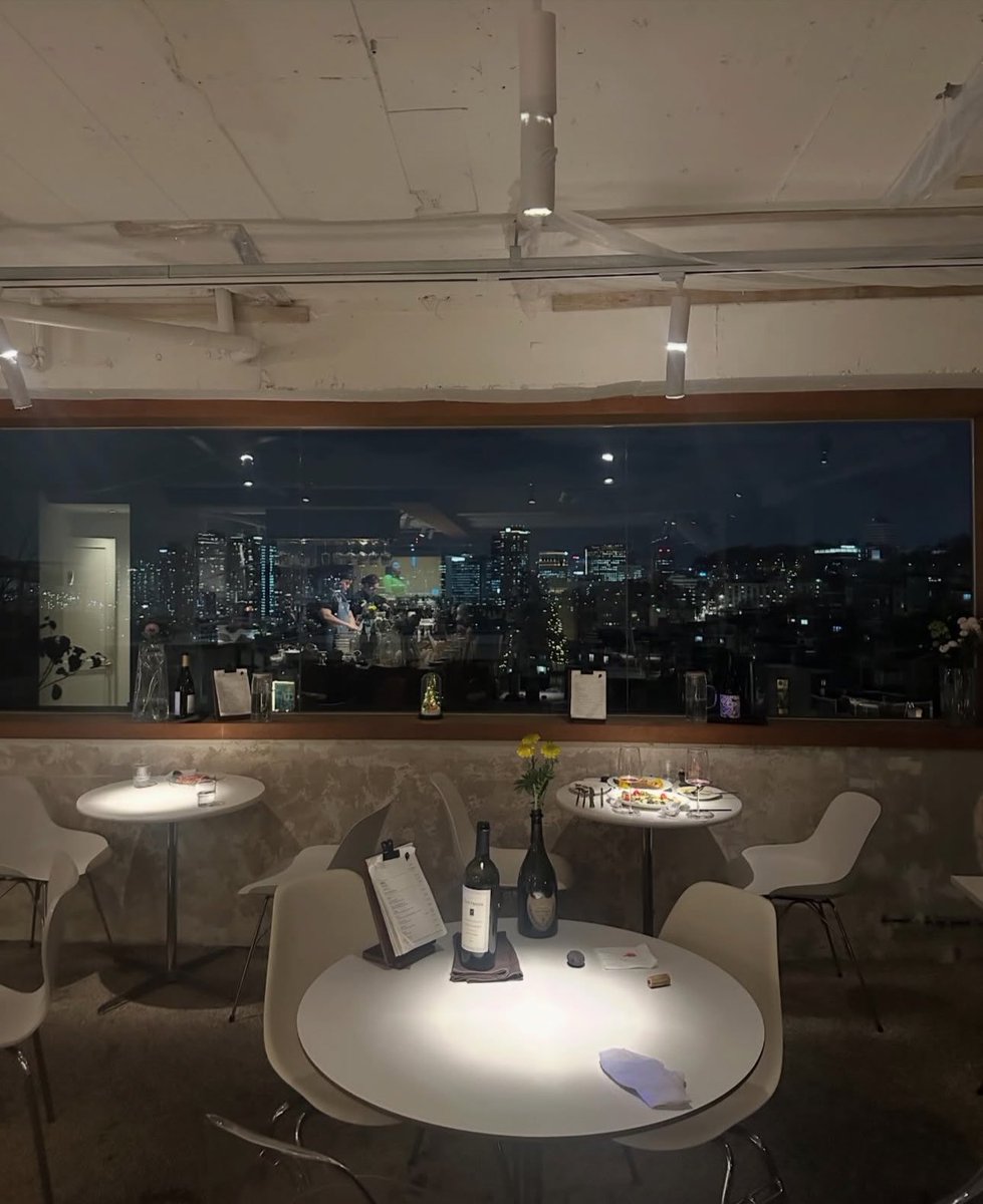 5dbeab's tweet photo. 📍차경（解放村）

ソウルの夜景を一望できる、パノラマビュー×ワインが楽しめるお店🍷✨

韓国料理をベースにした創作料理がどれも絶品で、雰囲気も味も大優勝🥺
特にユッケと参鶏湯リゾットは感動レベルだったので、行くなら絶対食べてほしい…！

#韓国旅行 #韓国グルメ #韓国好きな人と繋がりたい https://t.co/1A8pGpyc4M