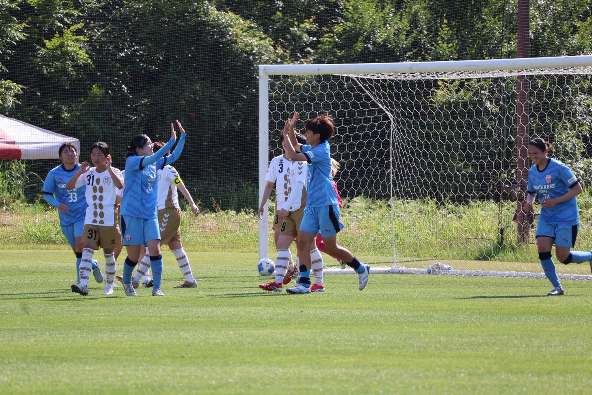 keiei_ladies's tweet photo. 【試合結果】

🏆北信越女子サッカーリーグ第7節
🗓️2026年6月13日(土)14:00k/o
🆚FC越後妻有
📍当間多目的グラウンド

前半 3-0
後半 3-0
total 6-0
得点者 #吉原かな ×2 #松﨑瑞穂 #石川実優 #佐藤優良々 ×2

#新潟経営大学
#新潟経営大学女子サッカー部 https://t.co/FdevMvyqWd