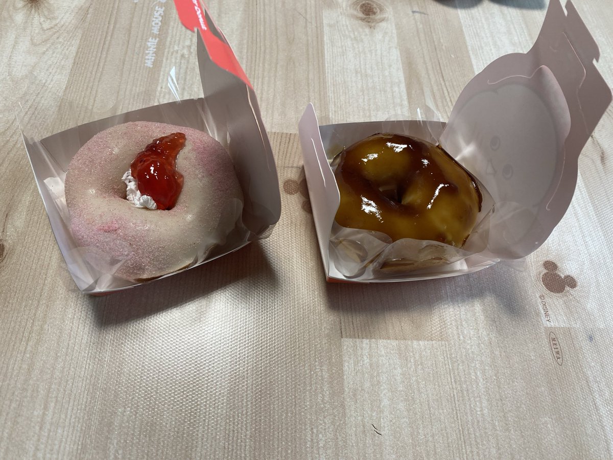 chiemi1978's tweet photo. 昨日、1時間並んで孫たちの分は買えたけど個数制限で自分の分は買えなかったので今日買ってきた🍩

3種類制覇しようと思ったら今日のお店は1グループ2個だって😓

迷って、イチゴとみたらしにしました🤤

#ミスタードーナツ
#もっちゅりん https://t.co/injZzBG7AI