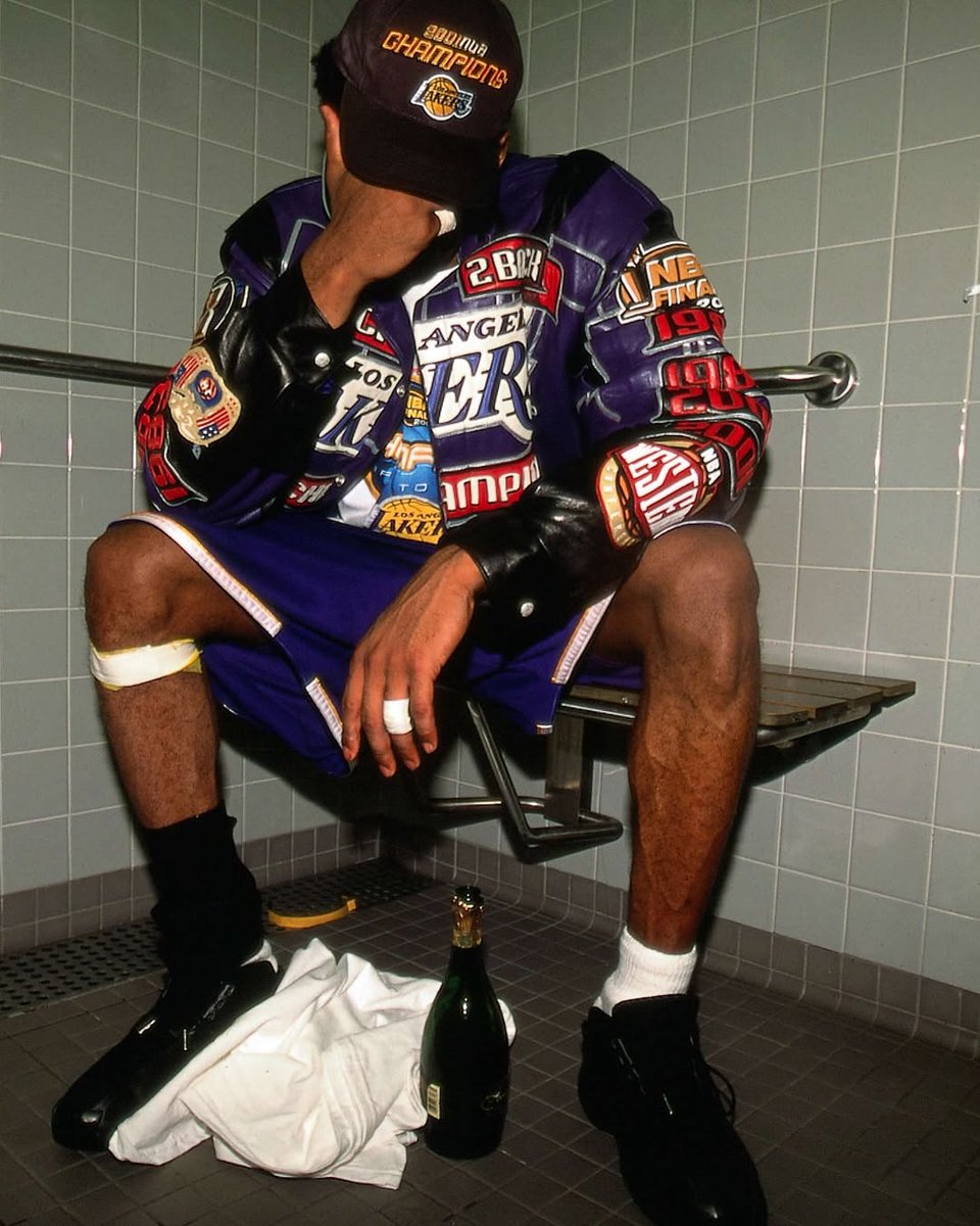 houseofheat's tweet photo. June 15, 2001: The Lakers defeated the 76ers to capture their 13th NBA Championship.

That same night, this iconic Kobe Bryant photo was taken. https://t.co/4AqNMUfAUU