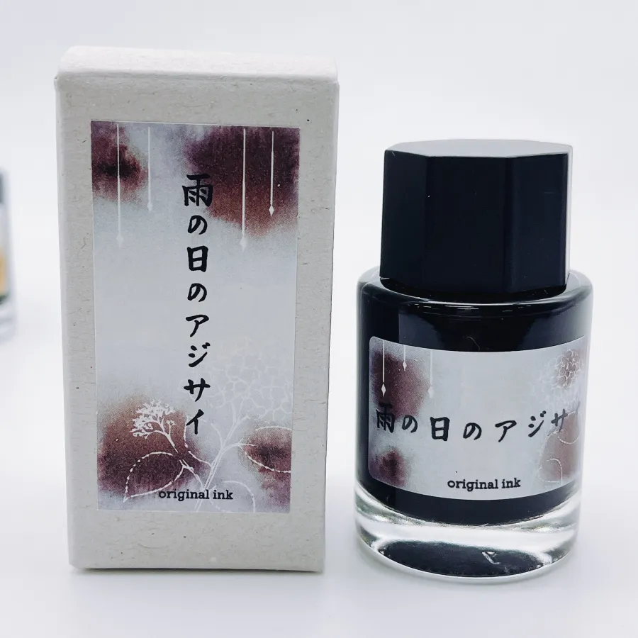 lifestyle_ka_ku's tweet photo. 受注販売品
期間：6/15～6/21
発送：6/25以降順次

【受注販売】雨の日のアジサイ01紫系【万年筆用インク】 https://t.co/zox8noUOY8 

雨の日のアジサイ02緑系
https://t.co/VGgClAAtnm https://t.co/77aMlAXHDX