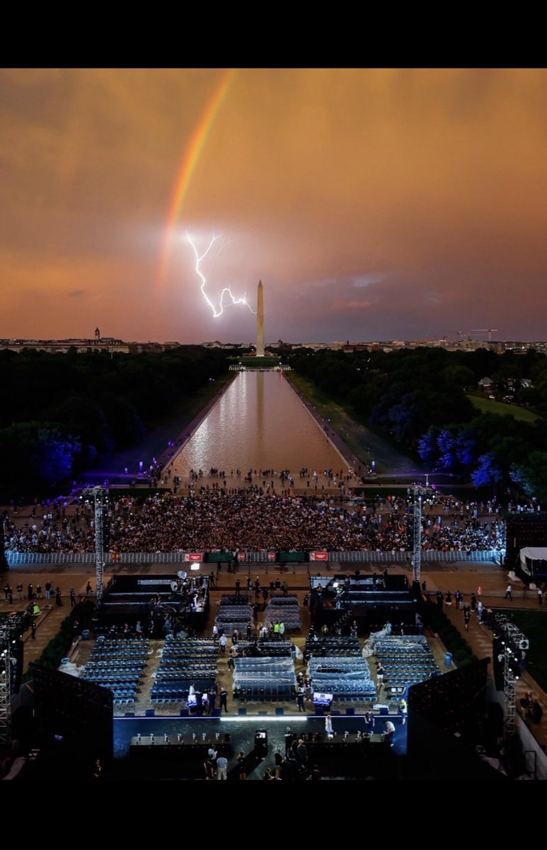 Runningbear's tweet photo. @JackPosobiec So we could have this epic photo 🇺🇸 https://t.co/YeNDs8oAhQ