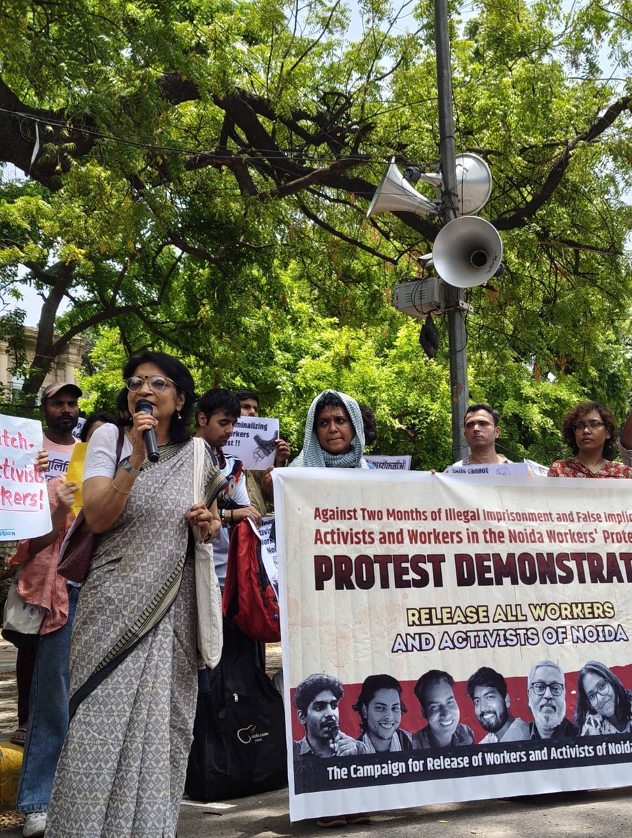 theCaRWAN's tweet photo. A protest demonstration was organized by 'the Campaign for the Release of Workers and Activists of Noida (CaRWAN) against two month incarceration of workers and activists falsely implicated in the noida violence case.

Read : https://t.co/MwRNeQiJhp

#noida #workerRights https://t.co/sdOsds6o5T