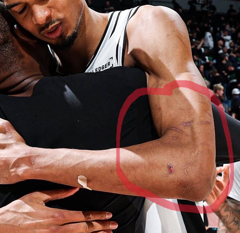 talout23's tweet photo. @Caldwell26012Ty @BrickCenter_ the guy gets fucked up every single game just look how do they defend against him its like jordan against the 90S pistons the frustration makes you do dumb shit https://t.co/Ro7UcPFBqj