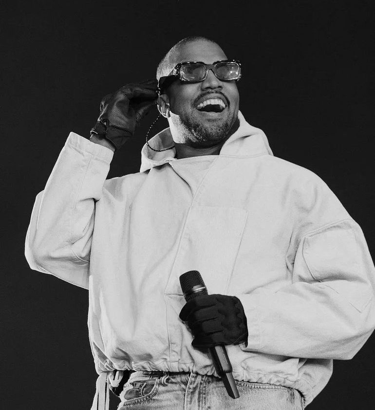 InternetH0F's tweet photo. Ye has added three new U.S. dates to his tour

▪️ San Antonio — July 4
▪️ Chicago — September 3 &amp; 5 https://t.co/piWvLYTnig
