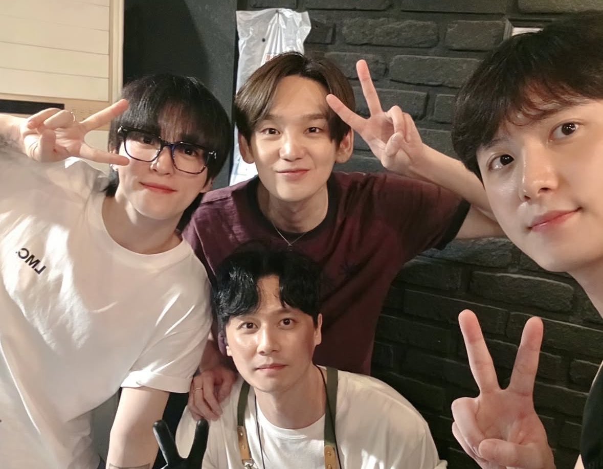 jbj_101's tweet photo. #JBJまとめ
①韓国からのライブ終了後、モッパンライブ登場👏中華料理のモッパンとポインターのポツポツ実況ライブだった！首赤い😅
②サラっツヤっとヘアでケンタのメガ割り最後登場！お疲れ様でした🙇‍♀️
③ドンハン兄が久々にキムケンタとテヨン君を投稿してくれた😭コマウォ👏
ギュナ骨折😢お大事に🙏 https://t.co/Tn7VPtsPPs