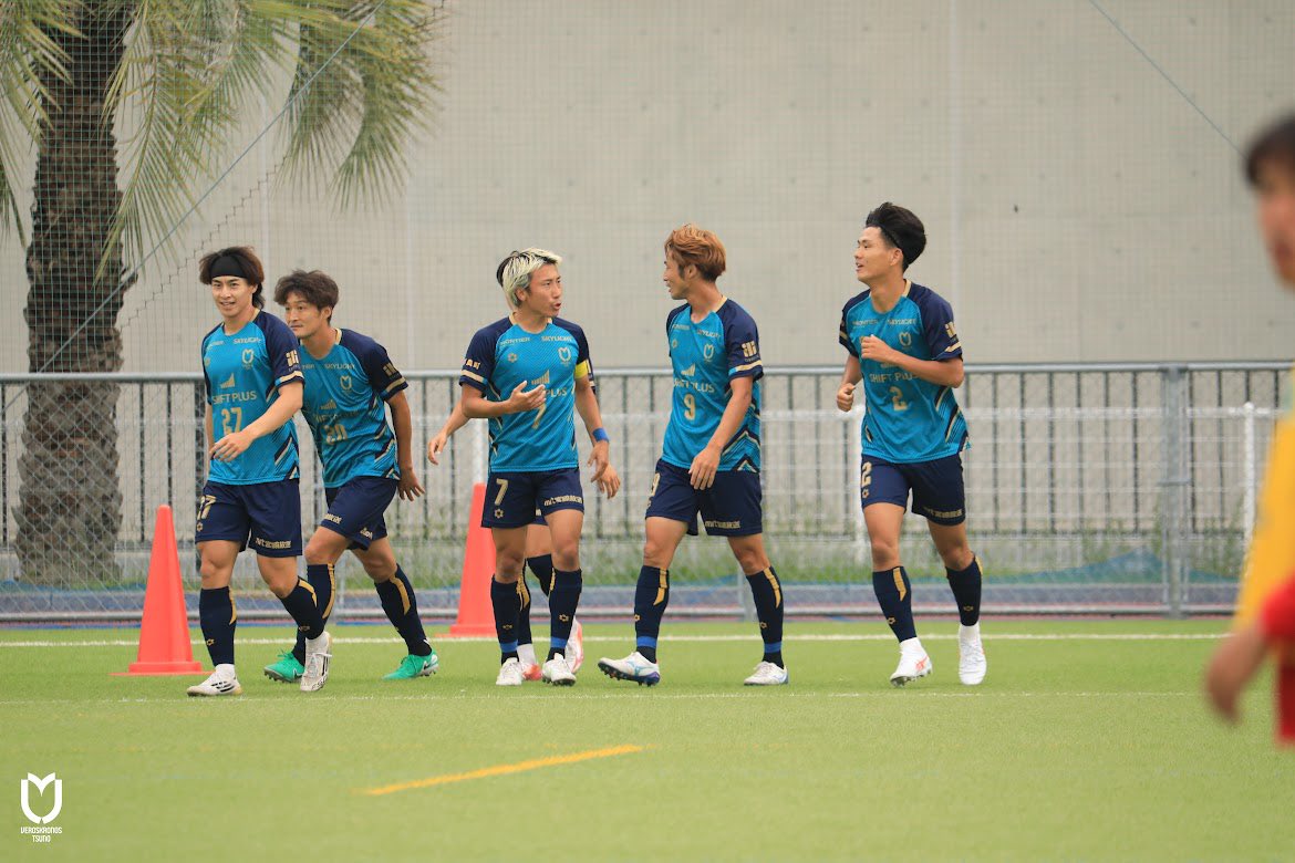 akira03100's tweet photo. 前期終わり！！
全勝無失点で折り返せたことはでかい🔥
やけど個人としてもチームとしてももっと！！
後期もまたすぐ始まるんで良い準備します！！

#都農町
#ヴェロスクロノス都農
#7 https://t.co/KOnjj721fL
