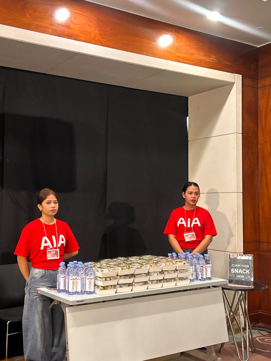 jonananananaxx's tweet photo. So generous 🫶🏻 
Meron pang pa free snaks si Ninang @aia_philippines ✨

@SB19Official
#SB19 #AIARethinkHealthyZone https://t.co/B1BuWXuUVP