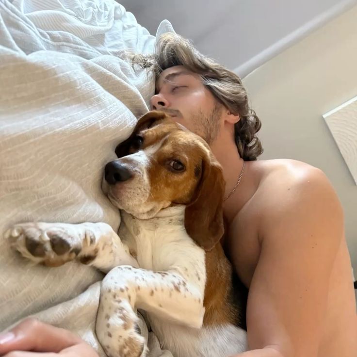 logansivrs's tweet photo. enrolados, au gracelogan

grace ivers vai para a faculdade cursar artes visuais e finalmente vê a oportunidade de se livrar de uma mãe super protetora e viver novas experiências, mas seu mundo vira de cabeça para baixo quando john logan, um jogador de hóquei, invade seu + https://t.co/qtiR95VYnL