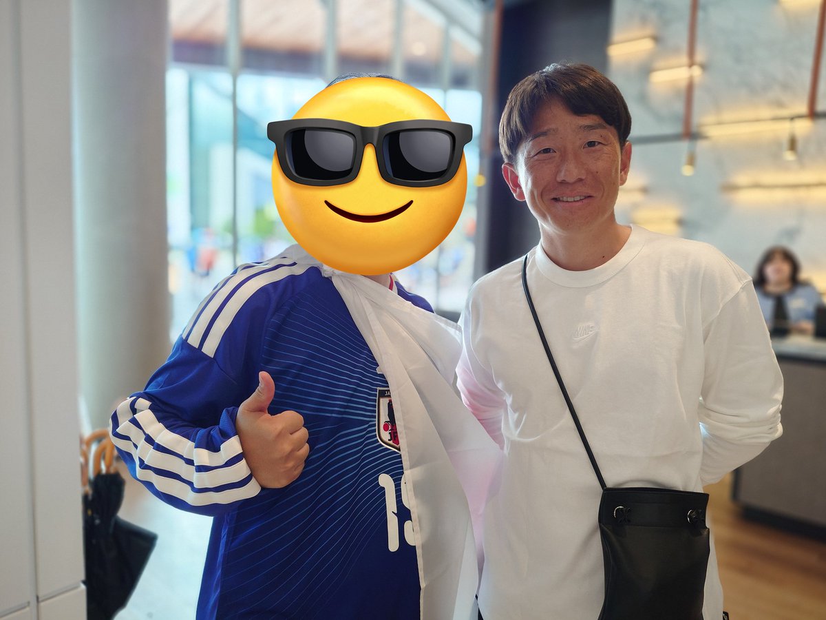 TASKing13's tweet photo. ウガにザイオンがボール蹴り出した時に映ってたよ！とお伝えしてきましたw https://t.co/wlgJh5KLSp