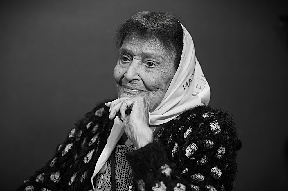 RED92cadadiamas's tweet photo. 👉🇦🇷⚫️ #MurióTatyAlmeida | #MadresDePlazaDeMayo | #Referente | #SímboloDeLucha |
Murió Taty Almeida, histórica referente de Madres de Plaza de Mayo y símbolo de la lucha por los derechos humanos
https://t.co/oyPRaxKfuZ https://t.co/vHqDI2X0B2