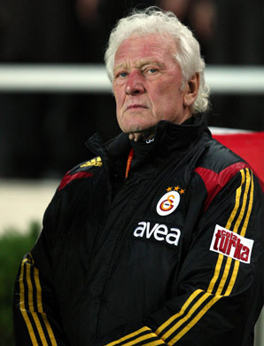GsGazete's tweet photo. 🤔 Sizin için hangisi daha iyi hoca?

👉 Eric Gerets
👉 Karl-Heinz Feldkamp https://t.co/3YWsPg2o4A