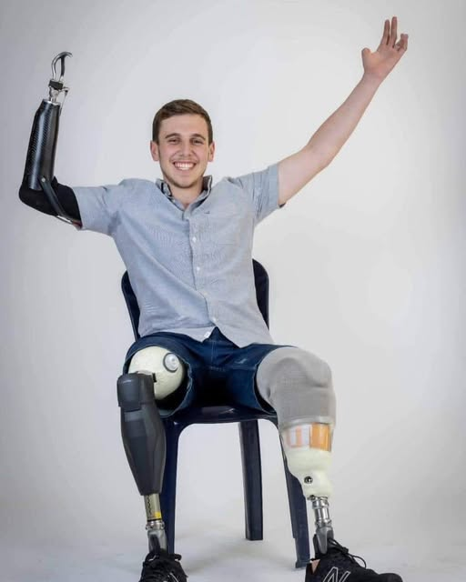 EliAfriatISR's tweet photo. Ari Spitz, a Givati ​​fighter who was injured in Gaza, I just wanted to tell you.

You are a hero.👑 https://t.co/oQK3a0YK9I