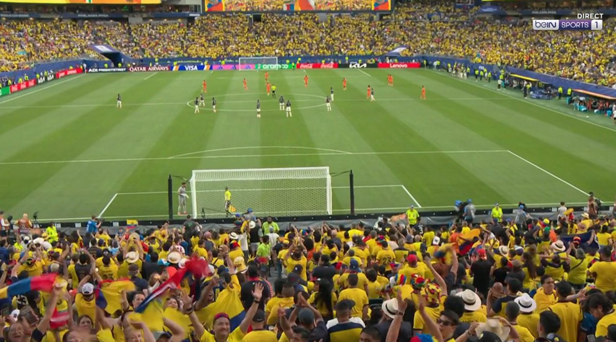 lnstantFoot's tweet photo. Le stade est vraiment REMPLI de supporters équatoriens ! 🇪🇨😭😭 https://t.co/48ubN5xrXn