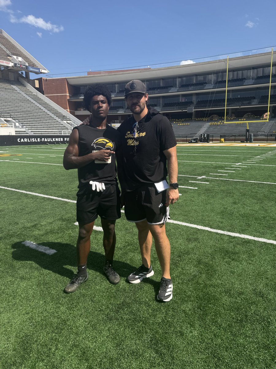 JaeDowns27's tweet photo. Had a great time competing at Southern Miss camp today 
@CHbanderson @CoachJoeBolden 
@CyMooney2 @SonicBoomified https://t.co/WjGYB7g5Ga