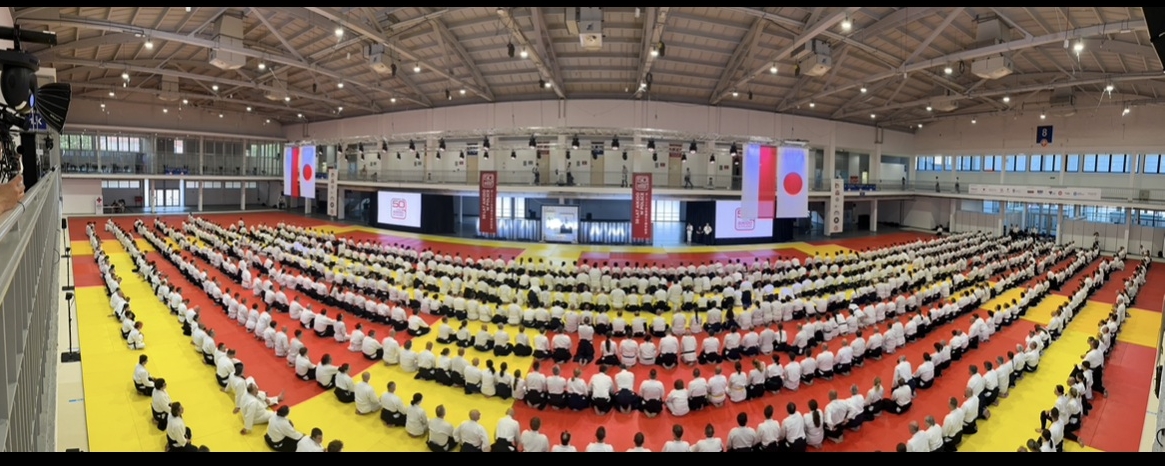 AikidoHombuDojo's tweet photo. ポーランド合気道50周年
植芝充央本部道場長による講習会

50 years of Aikido in Poland
Seminar by Ueshiba Mitsuteru Hombu Dojo-cho https://t.co/K2ujycgAix