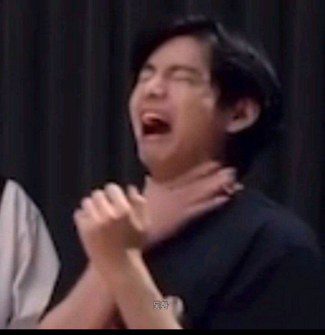 sapawho's tweet photo. estoy viendo que en mi ciudad hay programada una chiVA RUMBERA DE BTS Y YO NO TENGO CON QUIEN IR 
necesito amigas armys para ir a esos parches mk 😔 https://t.co/dJxKPmMIS1