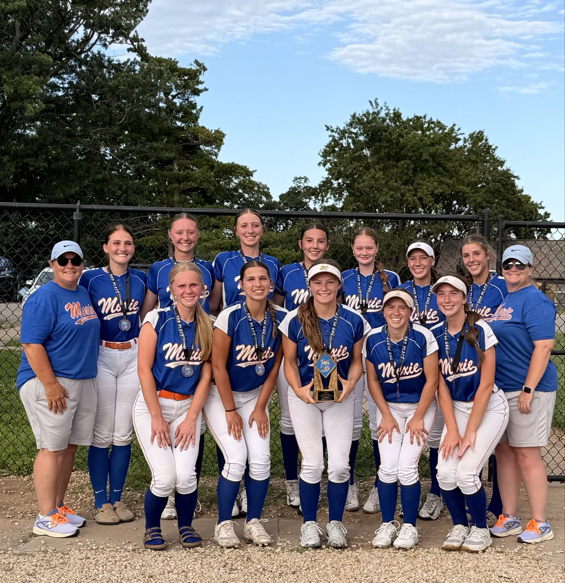 MoxieSoftball's tweet photo. 3rd place in the Gold Bracket. Went 3-2 in the tournament. Plenty of good things &amp; plenty to improve on for next week in Nebraska. #moxie🥎 https://t.co/XZ46PwIKMR