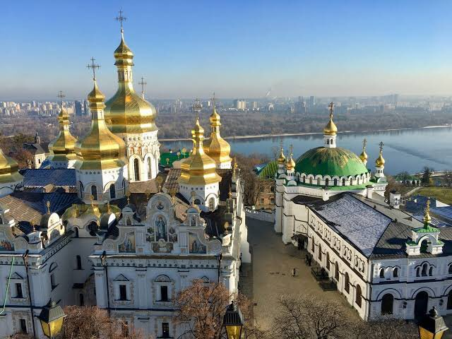 ChurchillFella's tweet photo. Russian terrorists bombed the Kyiv-Pechersk Lavra in Kyiv, one of the most important symbols of Eastern Christianity. https://t.co/hlQVYcU1JS
