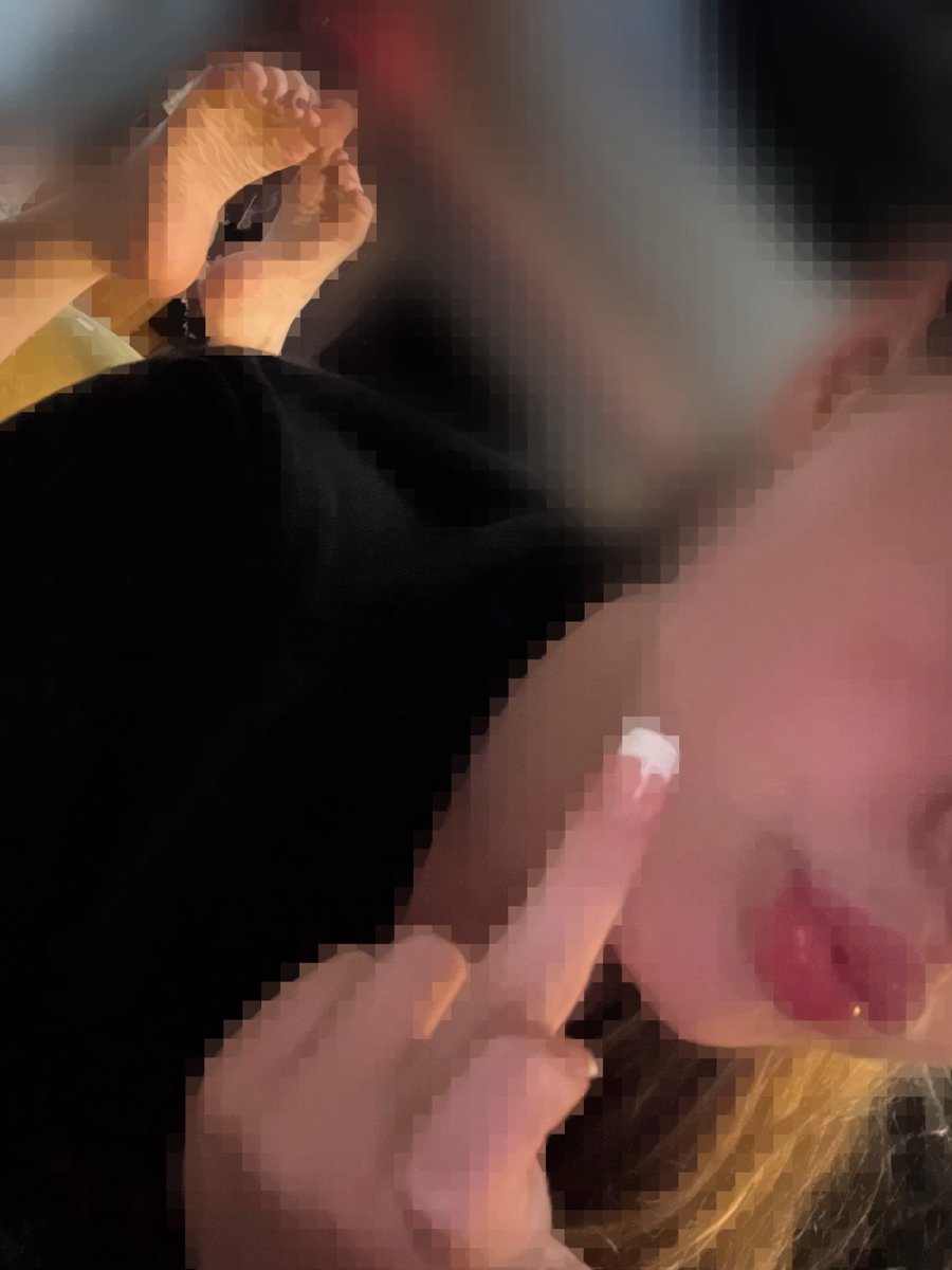 dollfacedreamax's tweet photo. “bUt WhAt dO i GeT mOmMy?🥺”

This pixelated pic and the honor of your paycheck being handed over to ur Goddess 👸🏼 now be grateful for what you get!!

Feetworship Findom Giantess https://t.co/1QGwI58okD