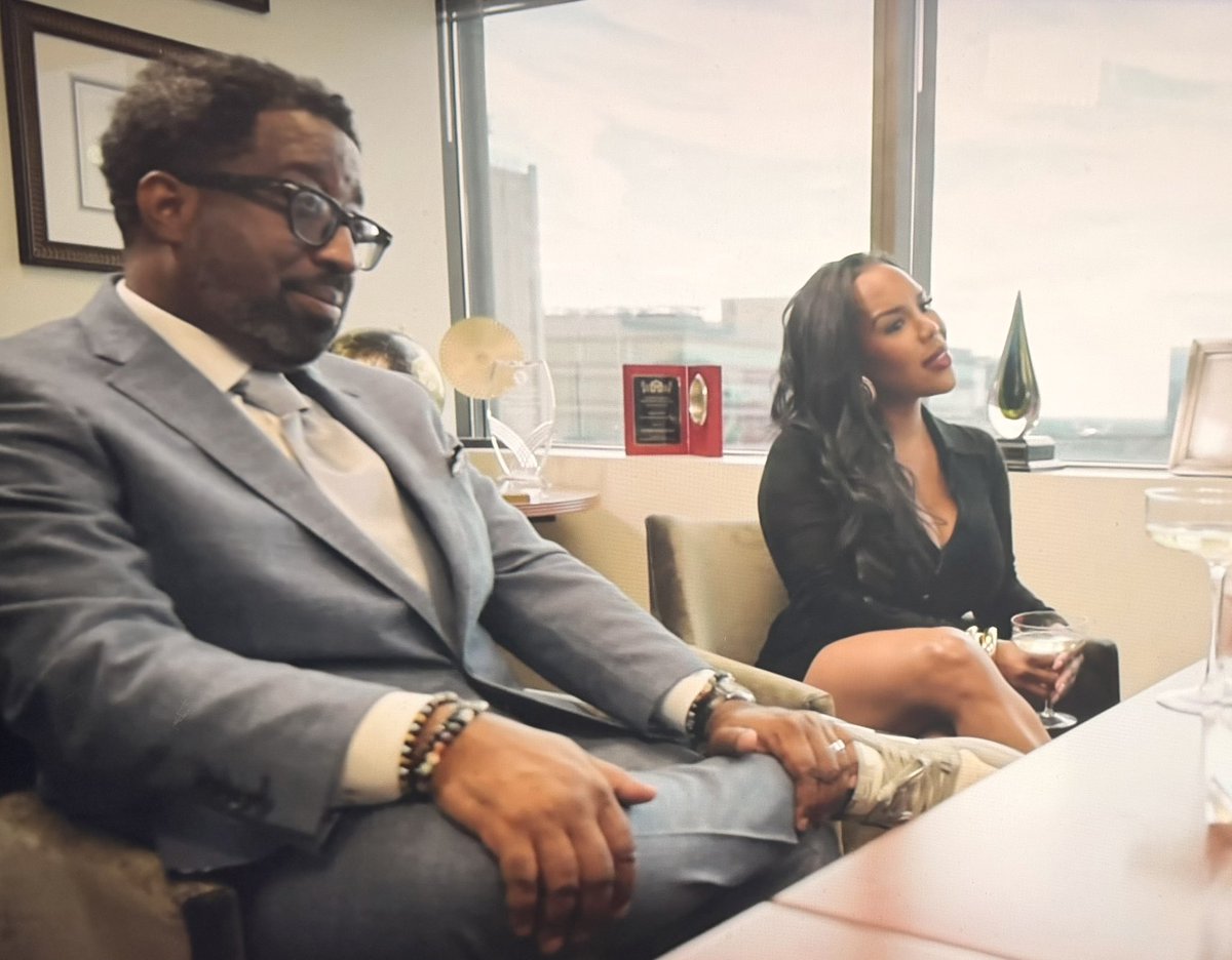 Dustin_Cone's tweet photo. Phaedra Parks offering free legal services to Kelli as she goes through her divorce is soooo sweet!! 🥲🥲🥲 #RHOA https://t.co/zp3XASDl5S
