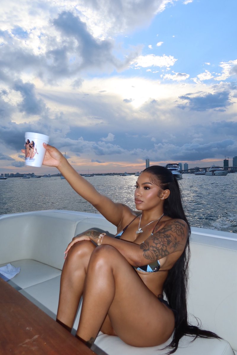 TEARiA21's tweet photo. Yacht Day 😝 https://t.co/pFWNjhDnuY